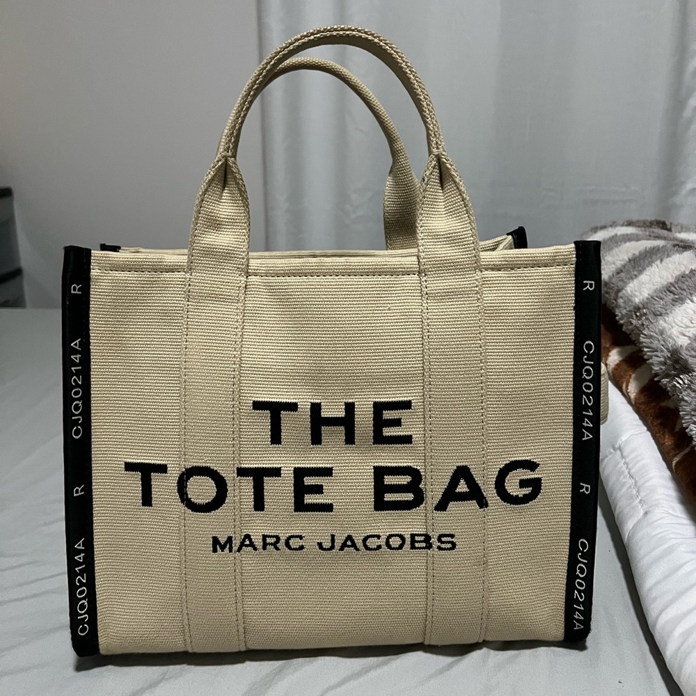 Marc Jacob THE
JACQUARD MEDIUM TOTE BAG Authentic
